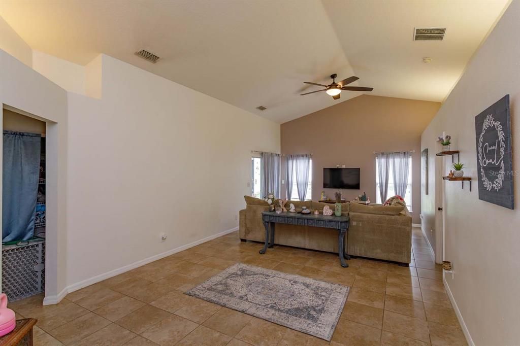 Active With Contract: $350,000 (3 beds, 2 baths, 1632 Square Feet)