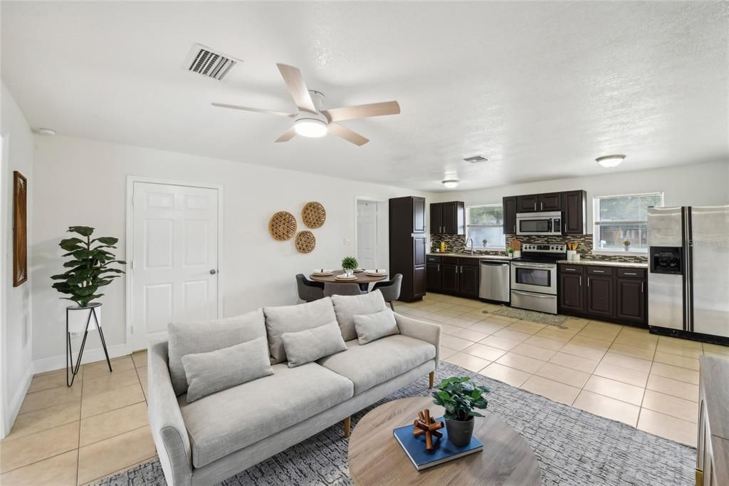 Active With Contract: $350,000 (4 beds, 2 baths, 1369 Square Feet)