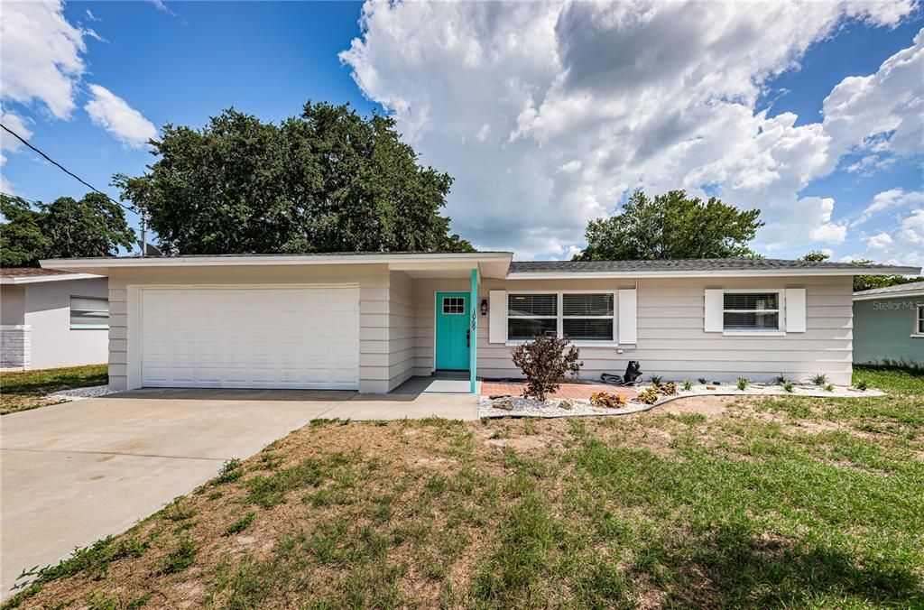 For Sale: $545,000 (3 beds, 2 baths, 1165 Square Feet)