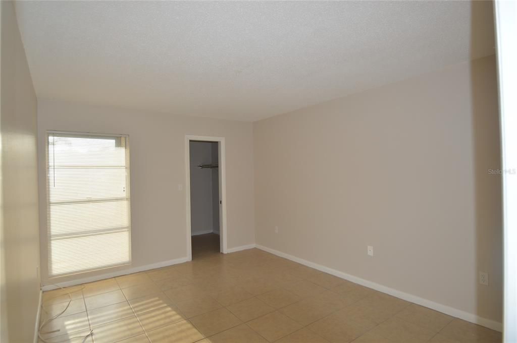 For Rent: $1,100 (1 beds, 1 baths, 672 Square Feet)