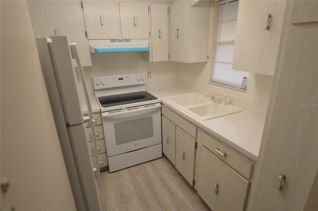 For Rent: $1,100 (1 beds, 1 baths, 672 Square Feet)