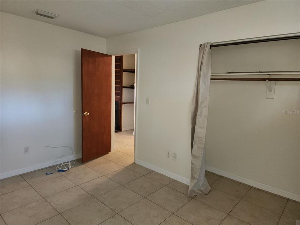 For Rent: $1,000 (2 beds, 1 baths, 837 Square Feet)
