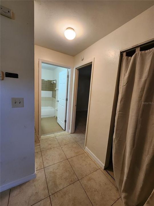 For Rent: $1,000 (2 beds, 1 baths, 837 Square Feet)