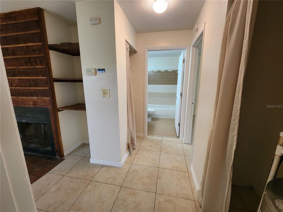 For Rent: $1,000 (2 beds, 1 baths, 837 Square Feet)