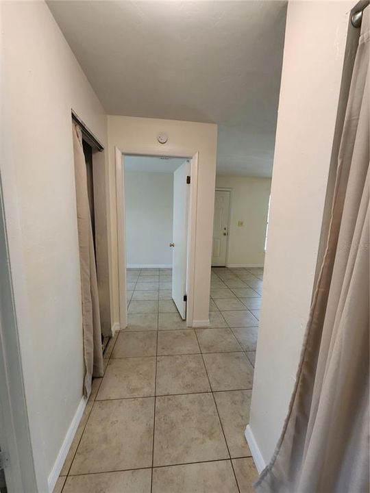 For Rent: $1,000 (2 beds, 1 baths, 837 Square Feet)