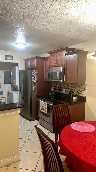 For Sale: $190,000 (2 beds, 2 baths, 918 Square Feet)