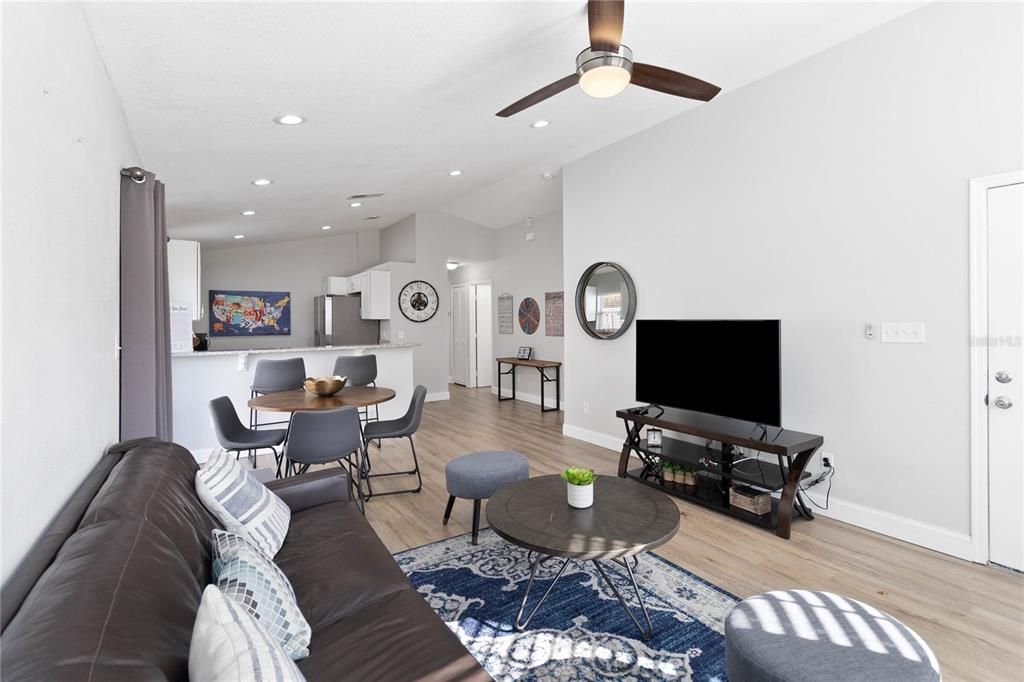 Active With Contract: $325,000 (3 beds, 2 baths, 1090 Square Feet)