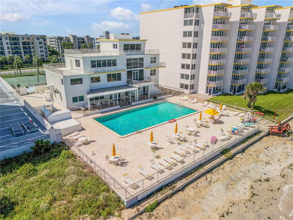 Oceanfront geothermal swimming pool