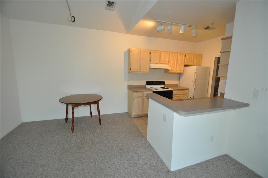 For Rent: $1,400 (1 beds, 1 baths, 749 Square Feet)