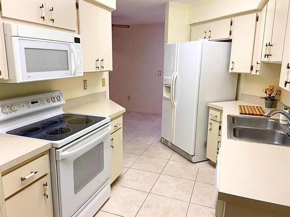 For Sale: $259,000 (2 beds, 2 baths, 1365 Square Feet)