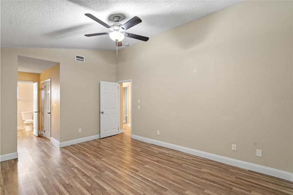 For Sale: $305,000 (2 beds, 2 baths, 1248 Square Feet)