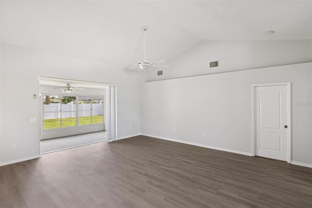 For Sale: $489,000 (3 beds, 2 baths, 1931 Square Feet)
