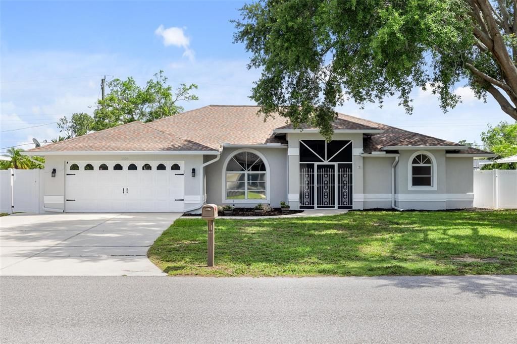 For Sale: $489,000 (3 beds, 2 baths, 1931 Square Feet)