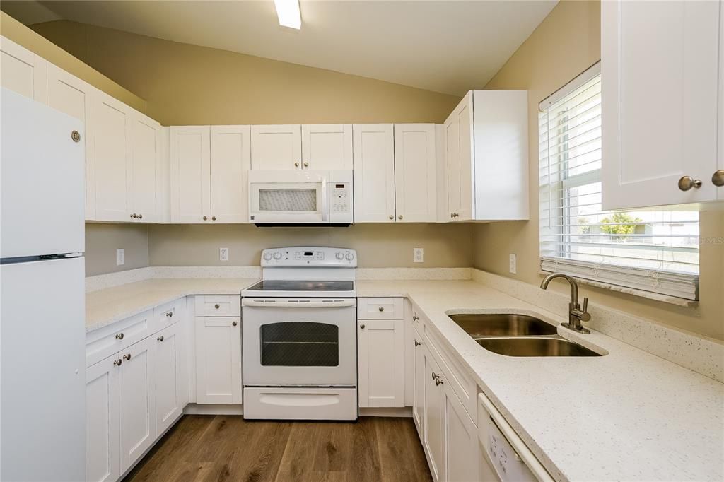 For Rent: $2,315 (3 beds, 2 baths, 1269 Square Feet)