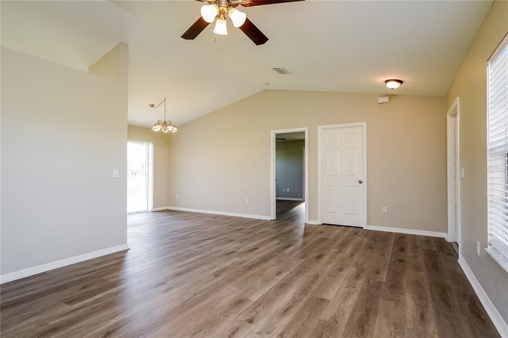 For Rent: $2,315 (3 beds, 2 baths, 1269 Square Feet)