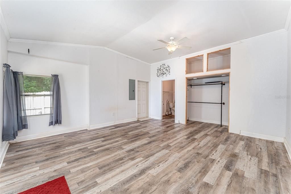 Active With Contract: $325,000 (4 beds, 2 baths, 1687 Square Feet)