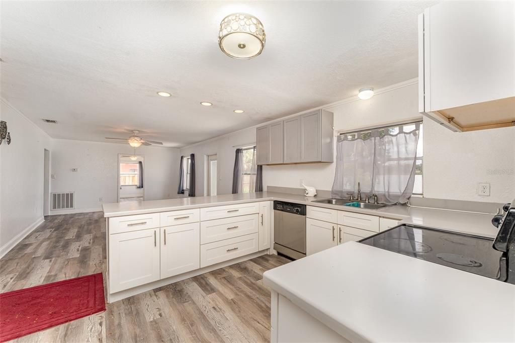 Active With Contract: $325,000 (4 beds, 2 baths, 1687 Square Feet)
