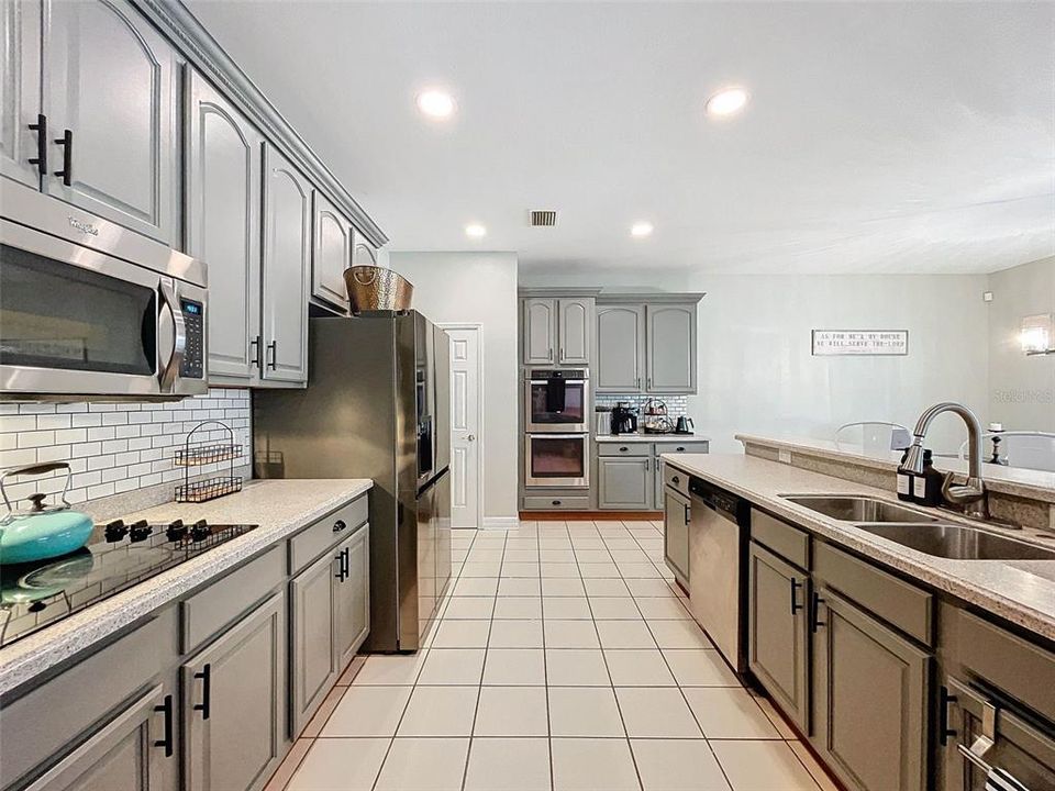 For Sale: $450,000 (4 beds, 2 baths, 3192 Square Feet)