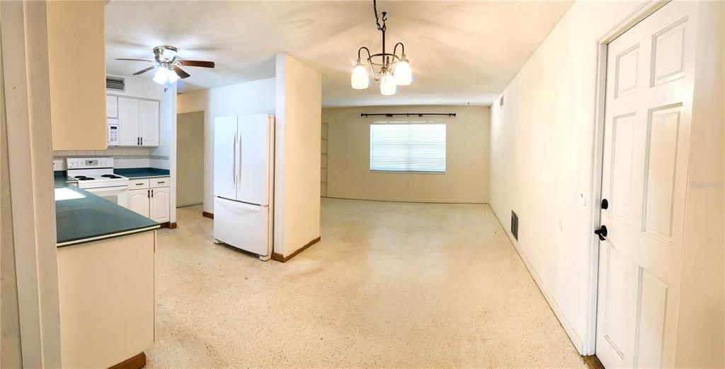 For Sale: $369,000 (2 beds, 1 baths, 1255 Square Feet)