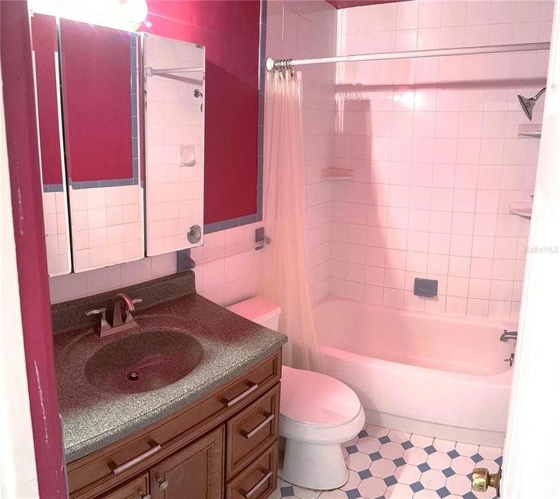 For Sale: $369,000 (2 beds, 1 baths, 1255 Square Feet)