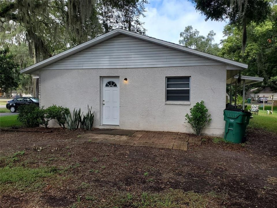 Active With Contract: $219,900 (2 beds, 0 baths, 520 Square Feet)