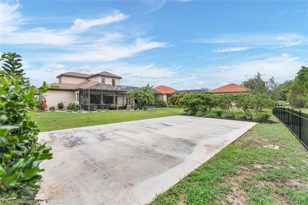 Active With Contract: $1,950,000 (5 beds, 3 baths, 3947 Square Feet)