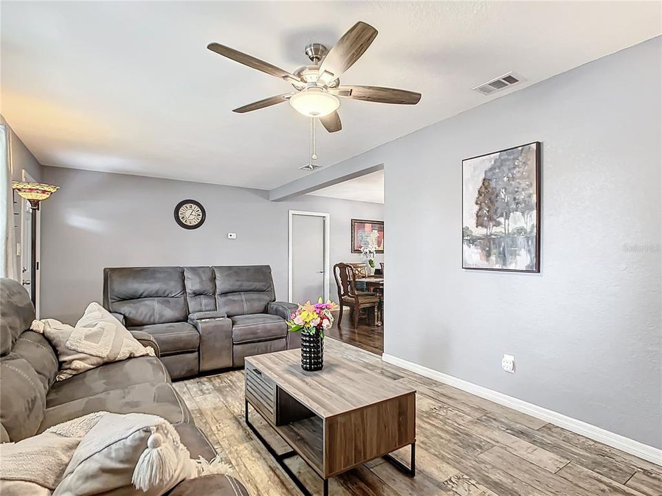 Active With Contract: $374,000 (2 beds, 2 baths, 1101 Square Feet)