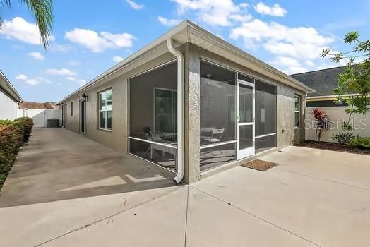 Active With Contract: $329,900 (3 beds, 2 baths, 1395 Square Feet)