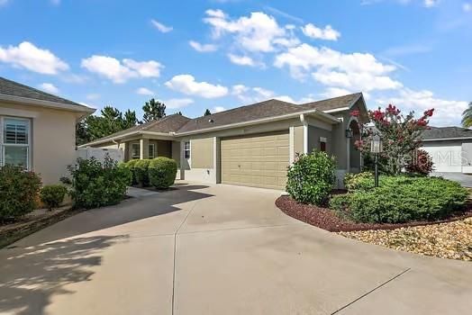 Active With Contract: $329,900 (3 beds, 2 baths, 1395 Square Feet)