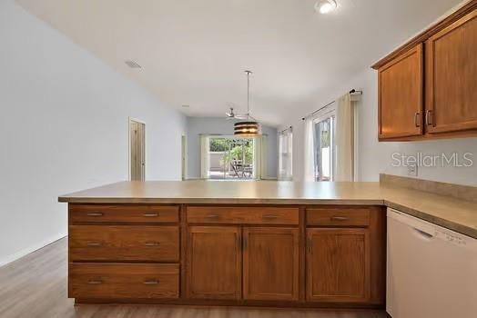 Active With Contract: $329,900 (3 beds, 2 baths, 1395 Square Feet)