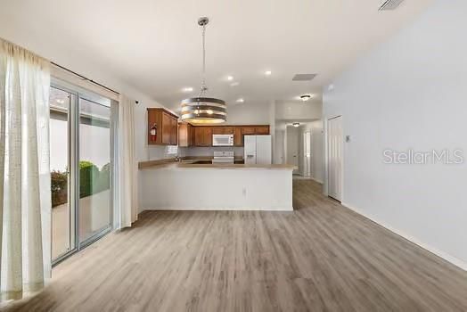 Active With Contract: $329,900 (3 beds, 2 baths, 1395 Square Feet)