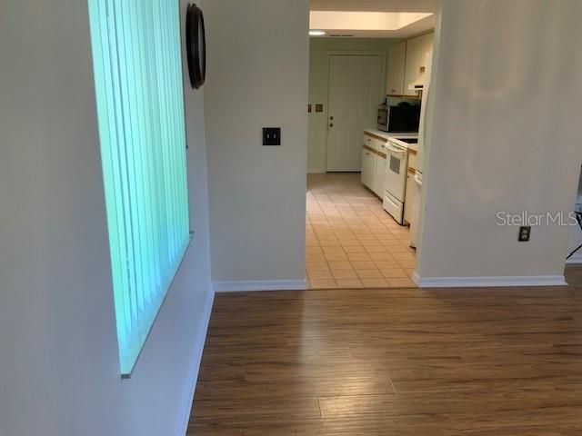 Dining area this close to the kitchen for entertaining