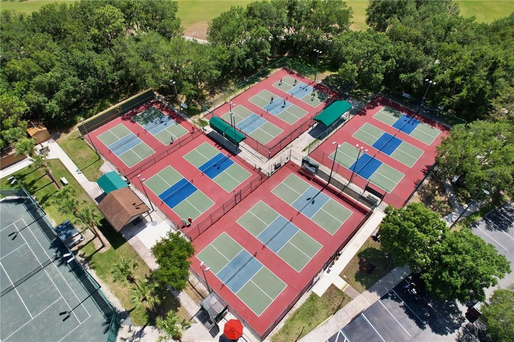 Tennis/pickleball courts