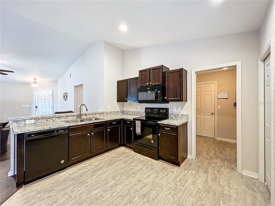 For Sale: $325,000 (3 beds, 2 baths, 1491 Square Feet)