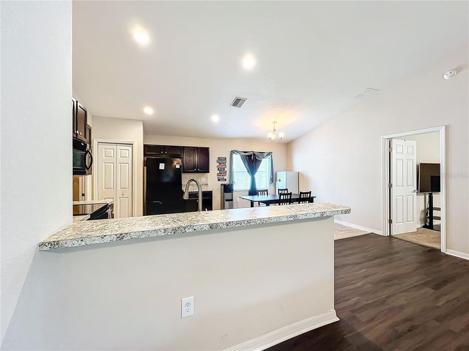 For Sale: $325,000 (3 beds, 2 baths, 1491 Square Feet)