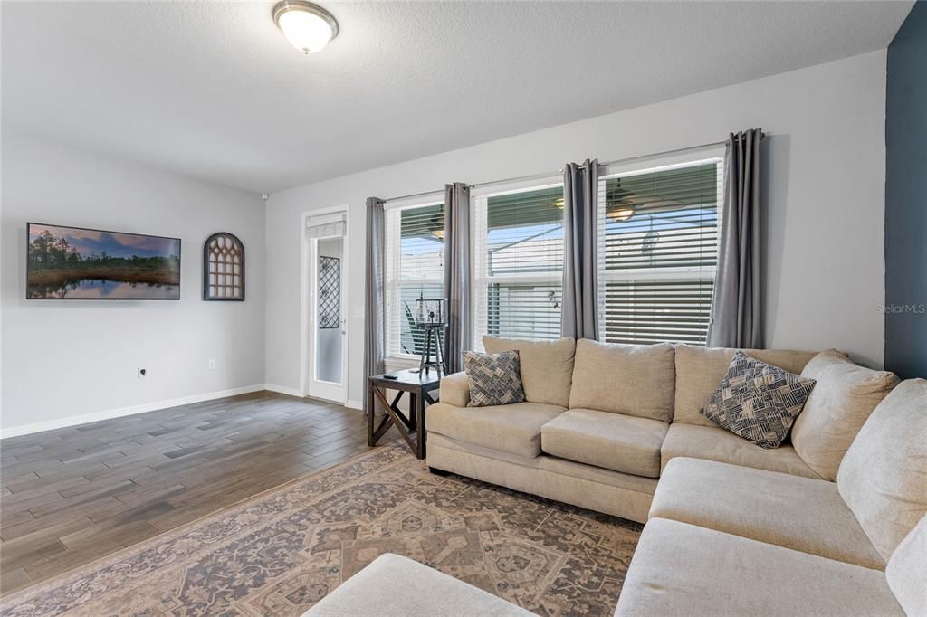 Active With Contract: $2,800 (3 beds, 2 baths, 1725 Square Feet)
