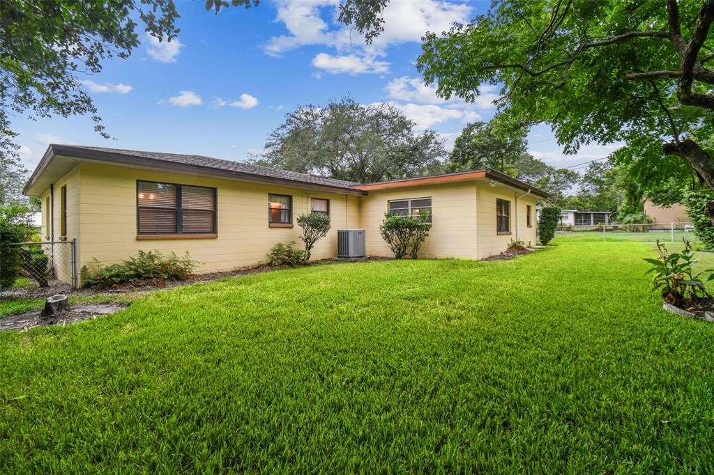 Active With Contract: $325,000 (3 beds, 2 baths, 1624 Square Feet)