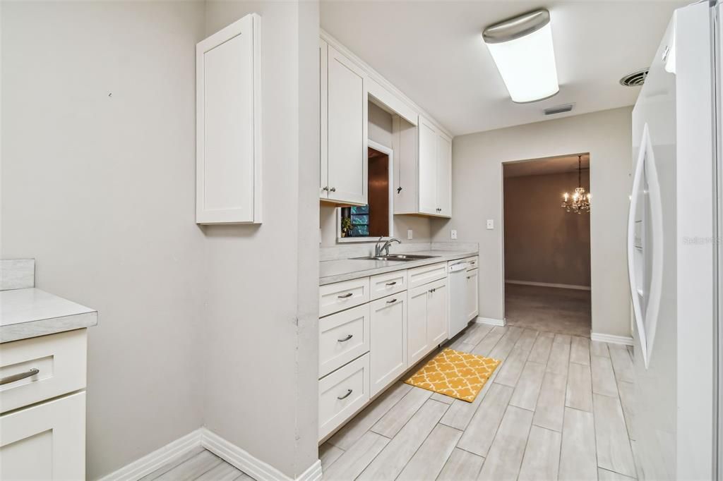 Active With Contract: $325,000 (3 beds, 2 baths, 1624 Square Feet)