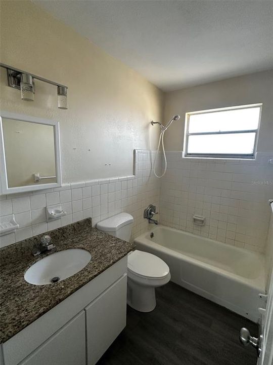 For Rent: $1,200 (2 beds, 1 baths, 841 Square Feet)