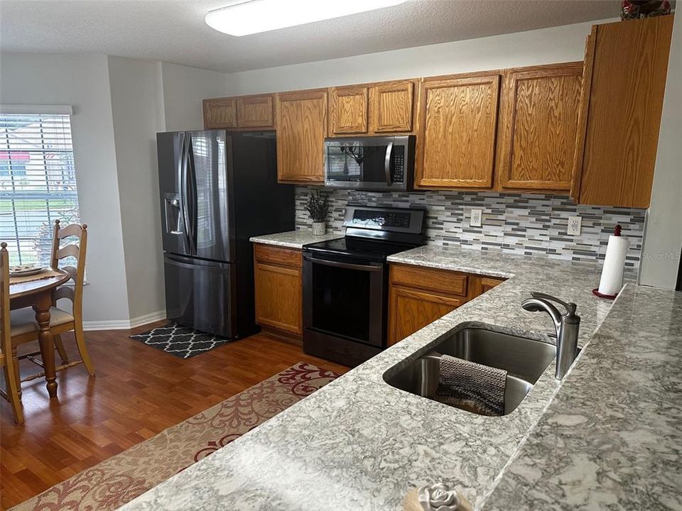 For Sale: $309,000 (2 beds, 2 baths, 1692 Square Feet)