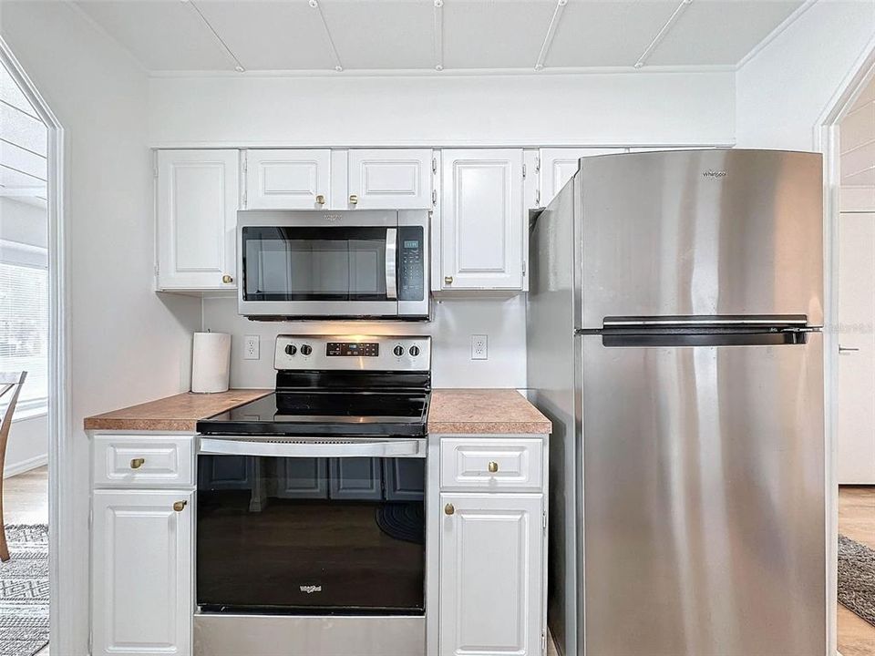For Sale: $218,888 (2 beds, 2 baths, 1159 Square Feet)