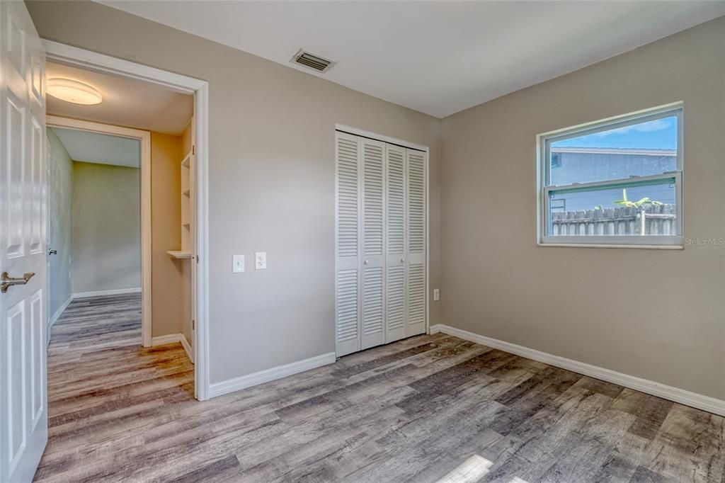 Active With Contract: $285,000 (2 beds, 1 baths, 784 Square Feet)