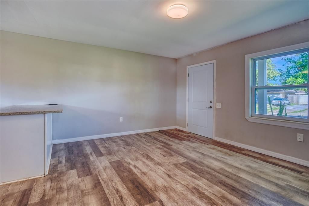 Active With Contract: $285,000 (2 beds, 1 baths, 784 Square Feet)