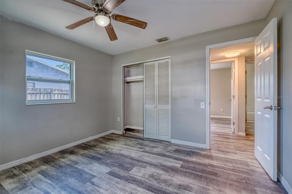 Active With Contract: $285,000 (2 beds, 1 baths, 784 Square Feet)