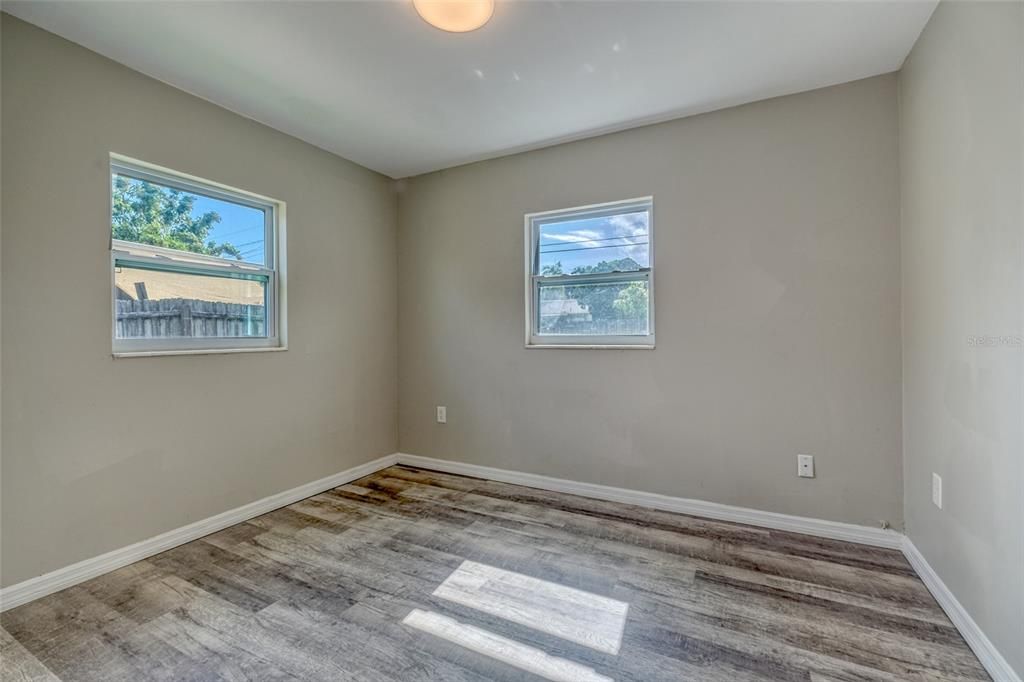 Active With Contract: $285,000 (2 beds, 1 baths, 784 Square Feet)