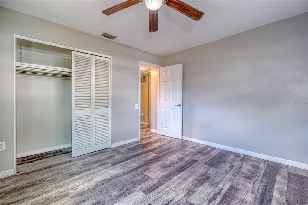 Active With Contract: $285,000 (2 beds, 1 baths, 784 Square Feet)