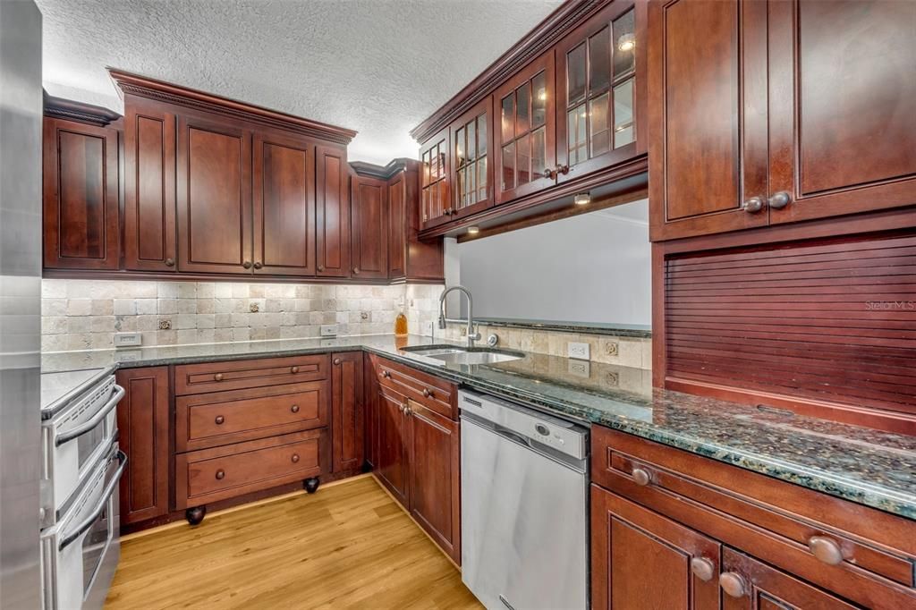 For Sale: $424,900 (2 beds, 2 baths, 1148 Square Feet)