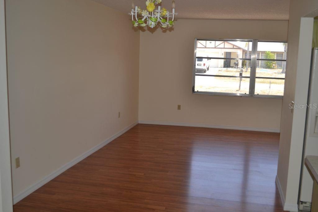 For Sale: $350,000 (2 beds, 2 baths, 1342 Square Feet)