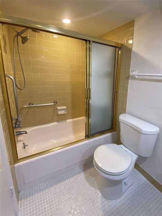 Primary Bathroom (En-Suite)