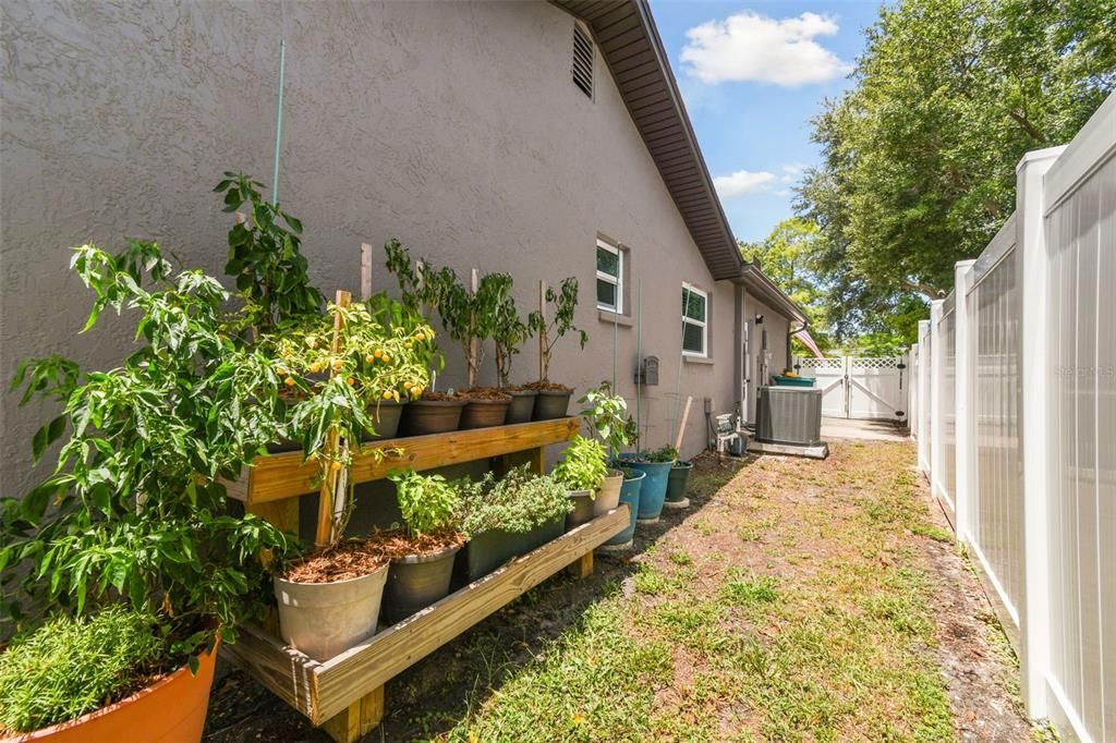 For Sale: $515,000 (3 beds, 2 baths, 1156 Square Feet)